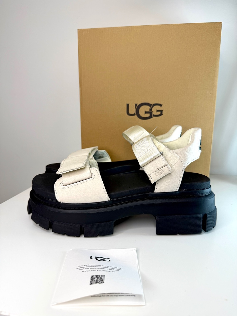 UGG ASHTON ANKLE STRAP PLATFORM SANDALS WOMENS US 9 / EU 40 JASMINE